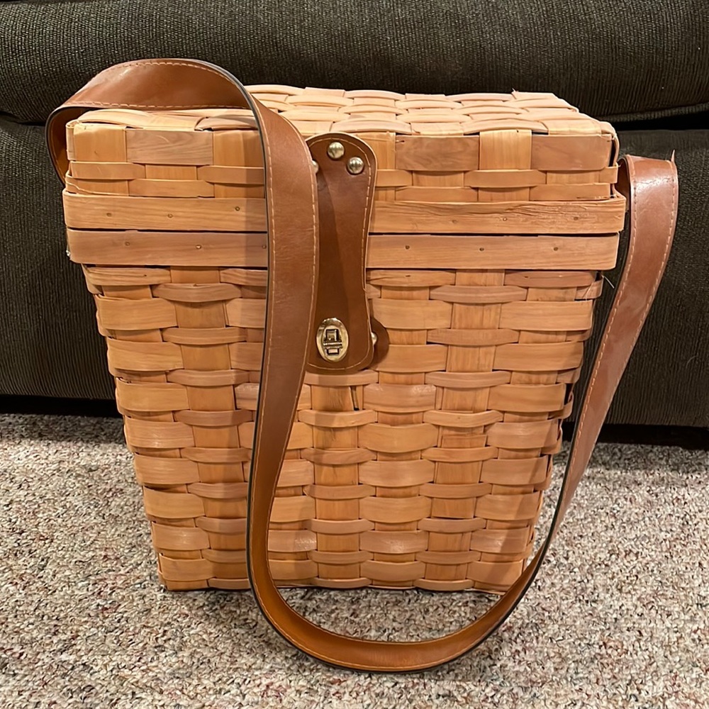 Brand New Picnic Basket with Plastic Dishes